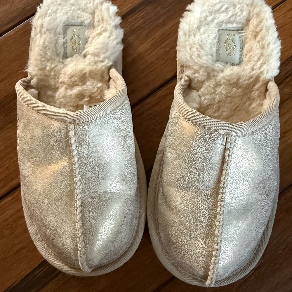 Girls sz 13 Uggs gold crinkle slippers
